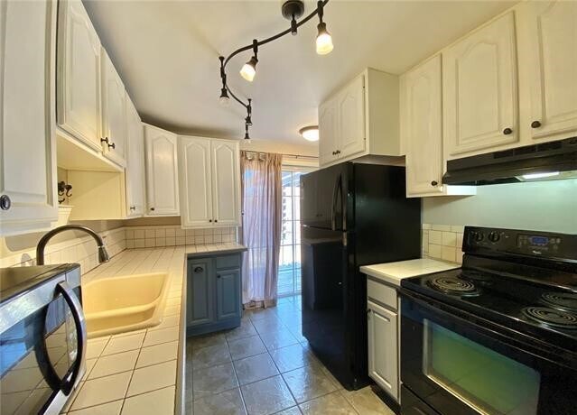 kitchen - 1220 S Benton St