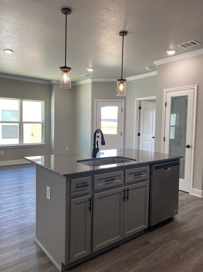 Building Photo - 1615 Black Kettle Trl