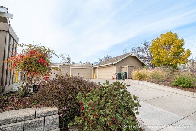 Building Photo - Spacious & Bright Los Gatos Home w/AC and ...