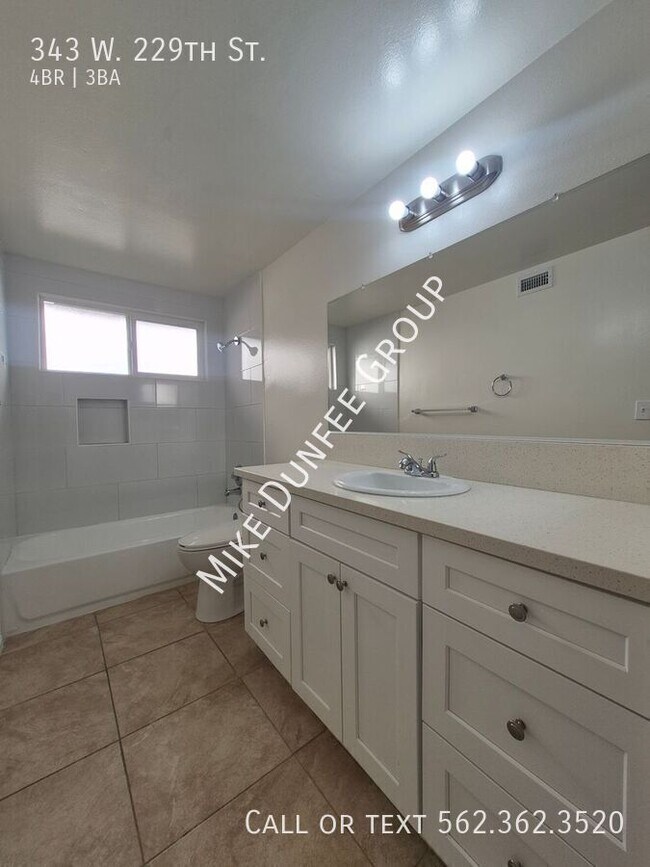 Building Photo - 343 W 229th St