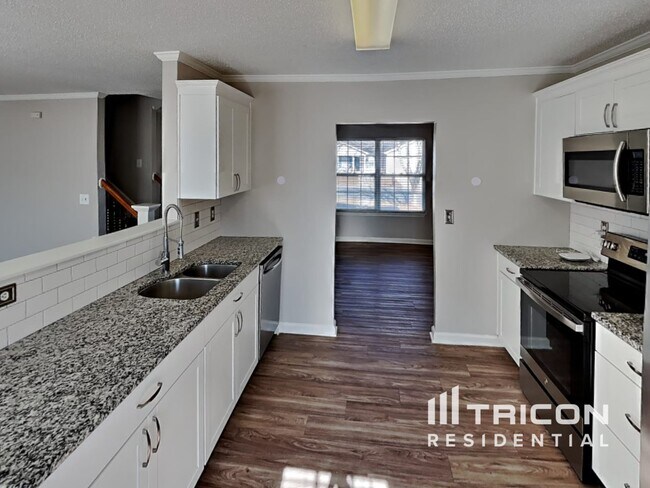 Building Photo - 242 Julian Pond Ln