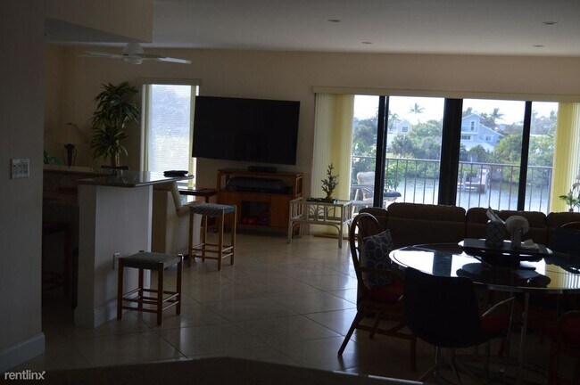 Building Photo - 2 br, 2.5 bath House - 3605 S Ocean Blvd A...