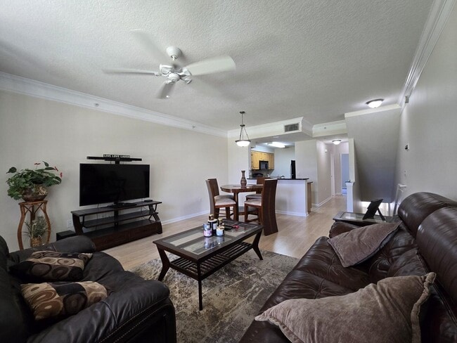 Building Photo - 2050 Alta Meadows Ln