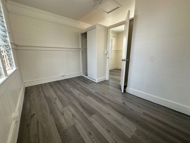 Building Photo - 1717 Kewalo St