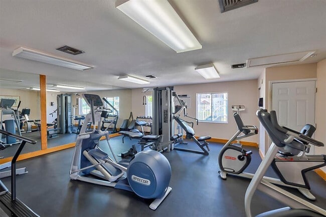 Building Photo - 2050 Discovery Cir W