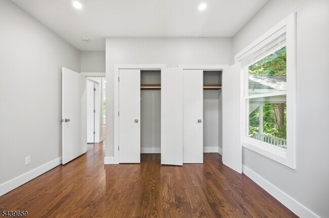 Building Photo - 40 Jardine Rd