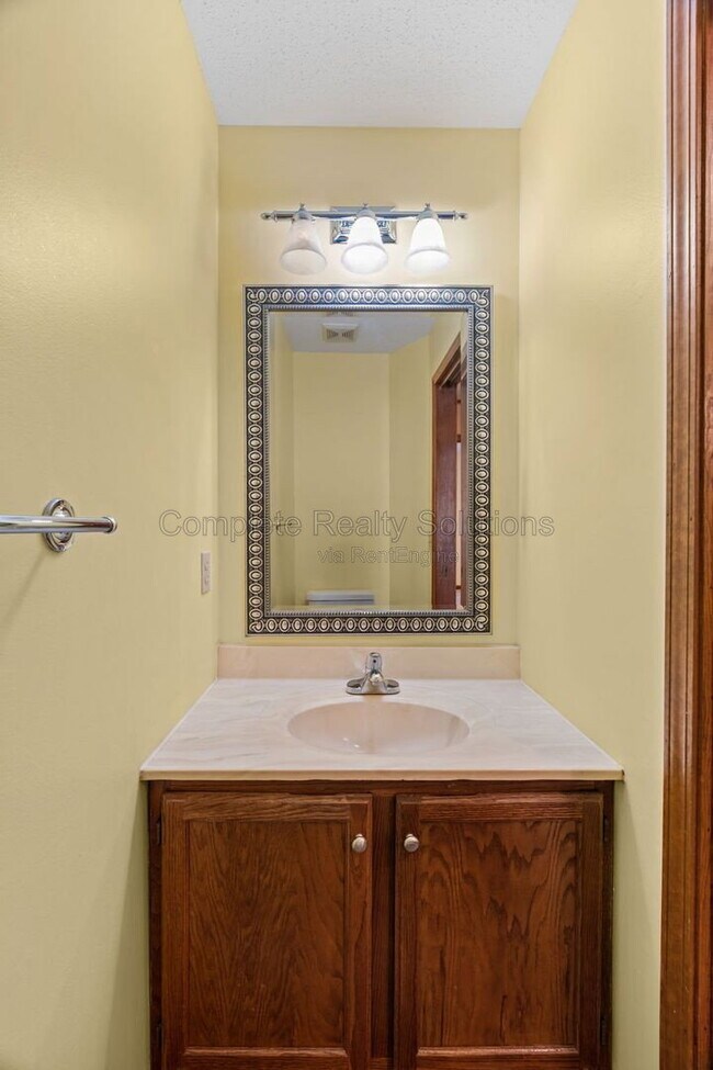 Building Photo - 254 Carmel Woods Dr