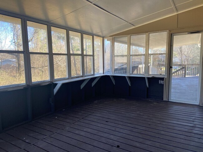 Building Photo - 600 20th Ct NE Center Point, AL 35215