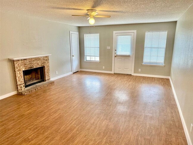 Building Photo - 505 Hedgewood Dr