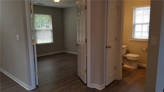 Building Photo - 3652 Roxfield Dr NE