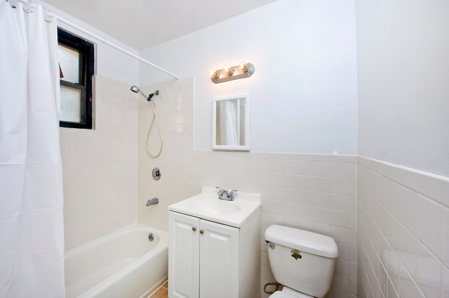 Building Photo - 215 B E 95th St