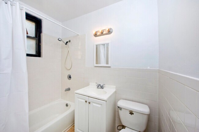 Building Photo - 215 B E 95th St