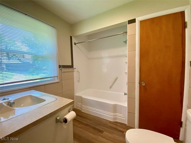 Building Photo - 456 Sunset View Dr