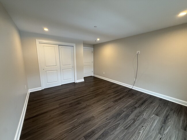 Building Photo - 918 Providence Hwy