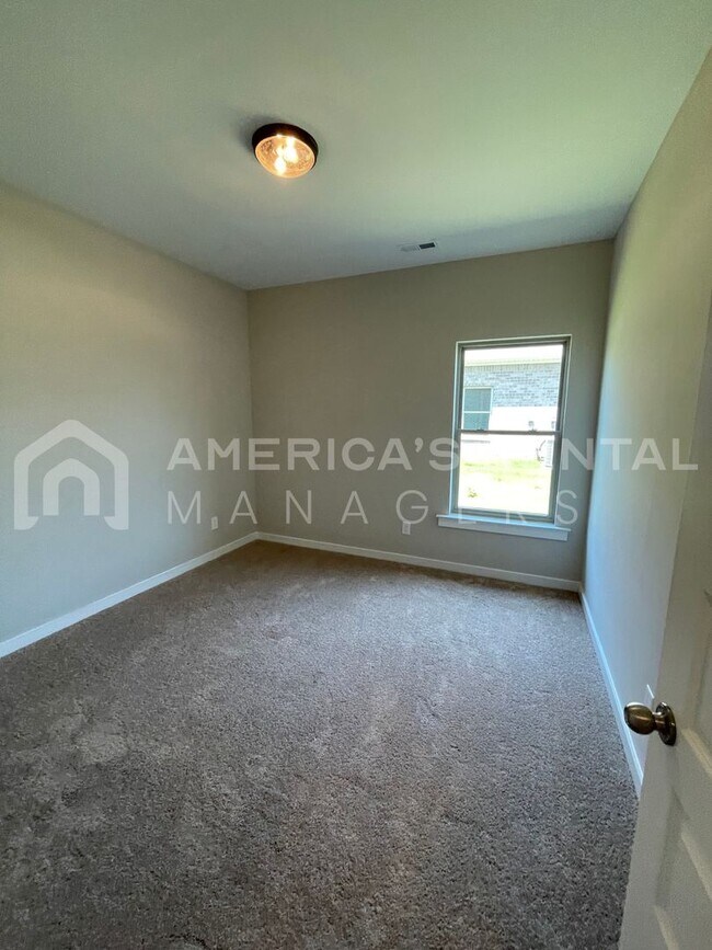 Building Photo - Home for Rent in Meridianville, AL!!! Avai...