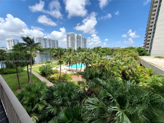 Building Photo - 18151 NE 31st Ct