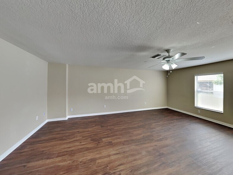 Building Photo - 12109 Tree Haven Ave