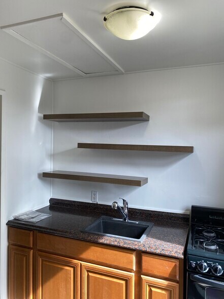 Building Photo - 6115 Coloma Dr