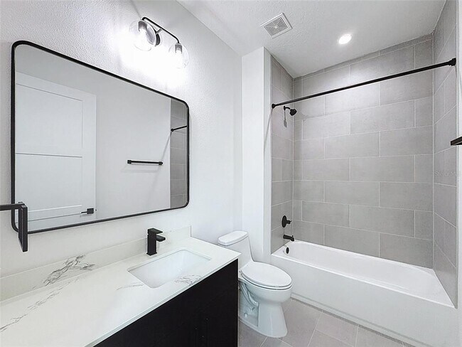 Building Photo - 1302 E Kay St