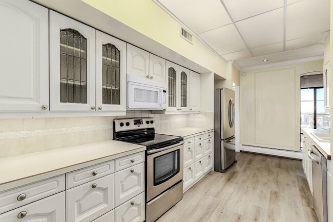 Building Photo - 3131 E Alameda Ave