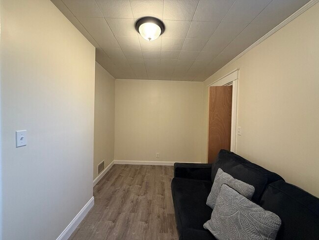 Building Photo - 84 Pearl St