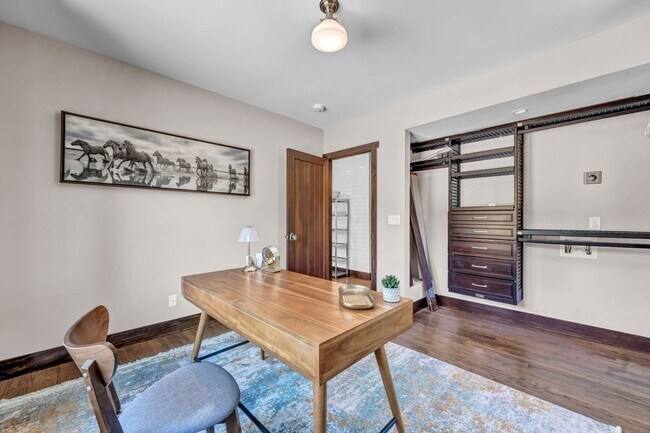 Building Photo - Charming Modern Industrial Fully Furnished Home for Lease