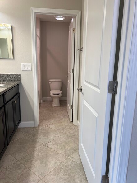 Building Photo - 923 Terra Vista St