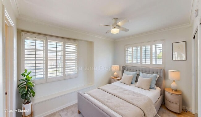 Building Photo - Large Spacious Home with a Pool!