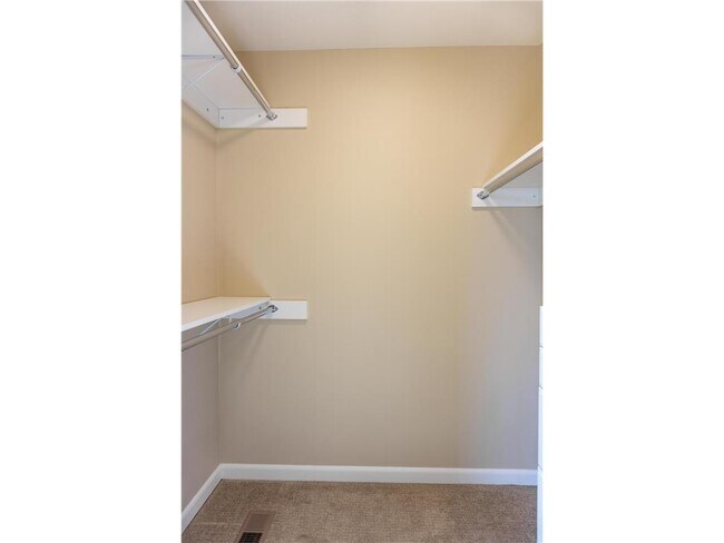 Building Photo - 2950 Clover Ridge Dr