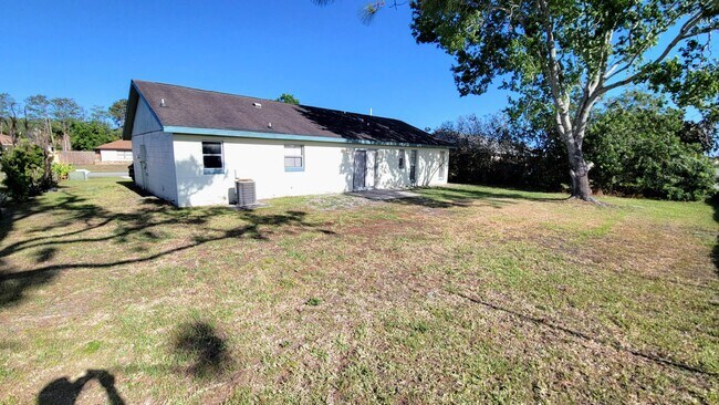 Building Photo - 391 Buttonwood Dr