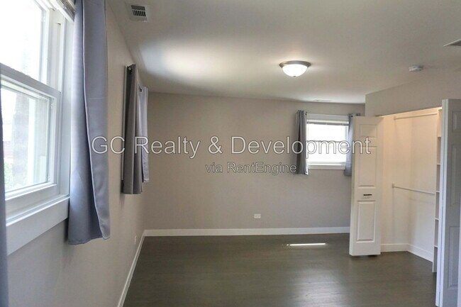 Building Photo - 4501 S Leamington Ave
