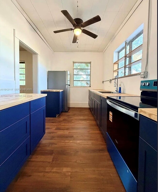 Building Photo - 445 SW 24th Rd