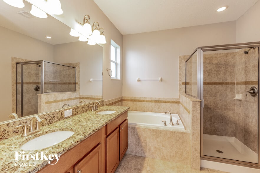 Building Photo - 20241 Merry Oak Ave