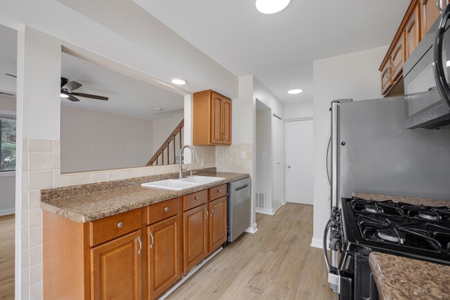 Building Photo - 40 N Waterford Dr