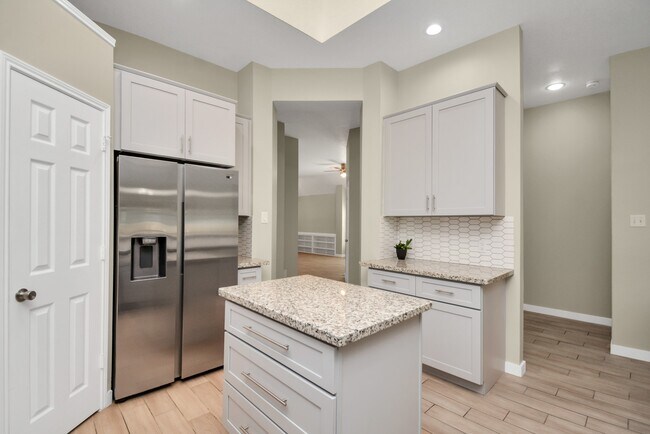 Building Photo - 13339 Yaupon Holly Ln