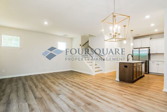 Building Photo - End Unit Townhome | 2nd Floor Loft | Washe...