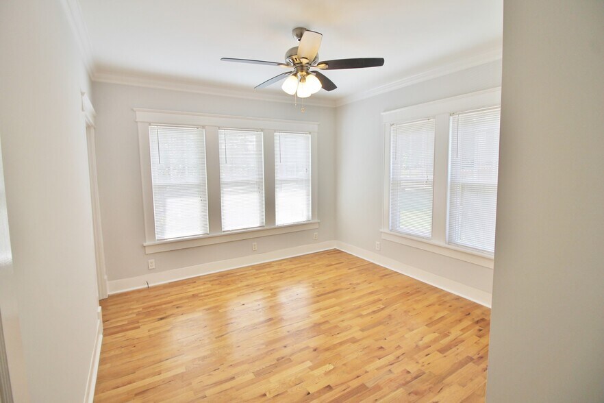 Building Photo - 1711 Villa Pl