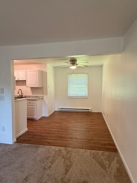 Building Photo - 8 B Birch Glen Dr