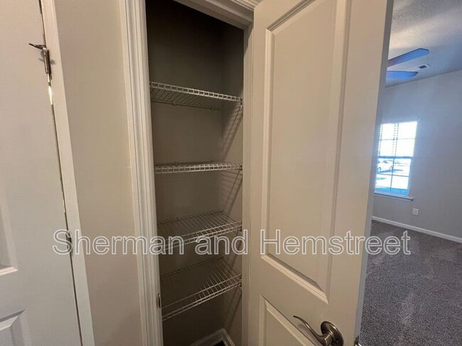 Building Photo - 744 Tarvin Cir