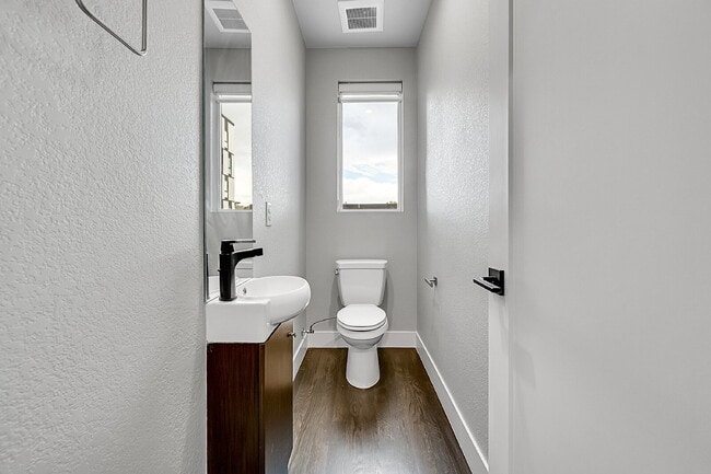 Building Photo - $2,595.00 - 2 Bedrooms, 2.2 Bathrooms, Townhouse in Denver with Roof deck!