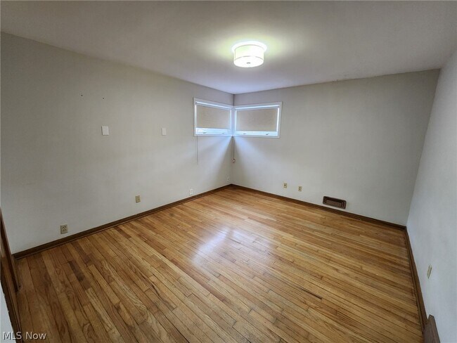 Building Photo - 2536 Claver Rd