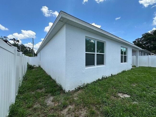 Building Photo - 117 Murphy St