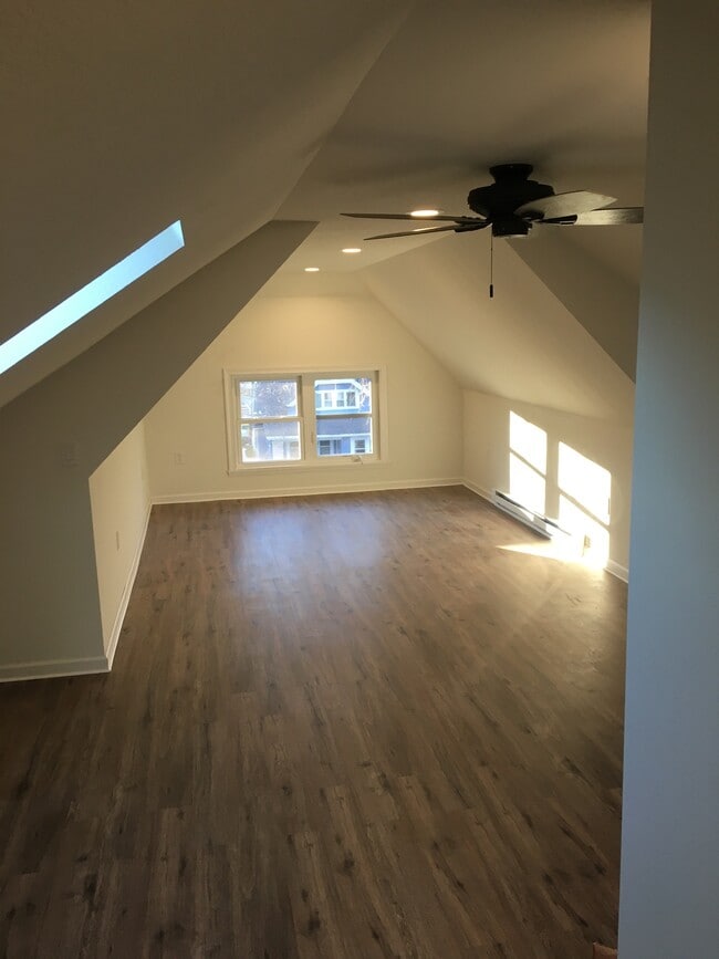 Building Photo - 4538 N Newhall St