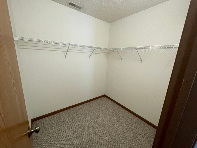 Building Photo - 2 Bedroom, 2 Bath Duplex In Lindberg Village