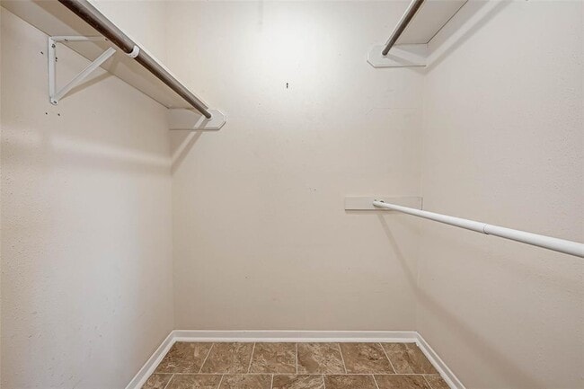 Building Photo - 21631 Park Villa Dr