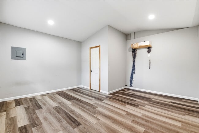 Building Photo - 9403 Spaulding St