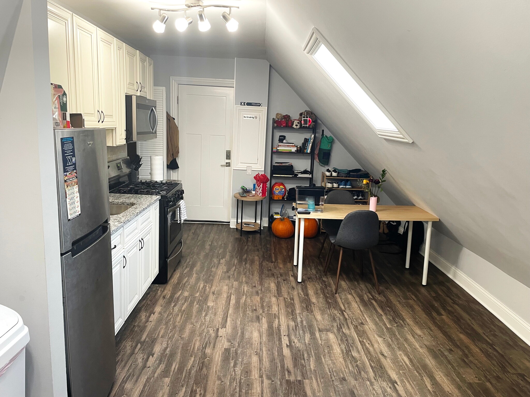 Building Photo - 2824 N Ridgeway Ave