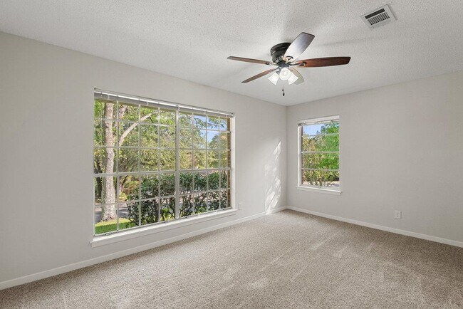 Building Photo - 1601 Cliffside Dr