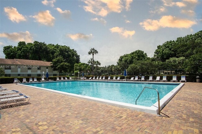 Building Photo - 403 Gardens Dr