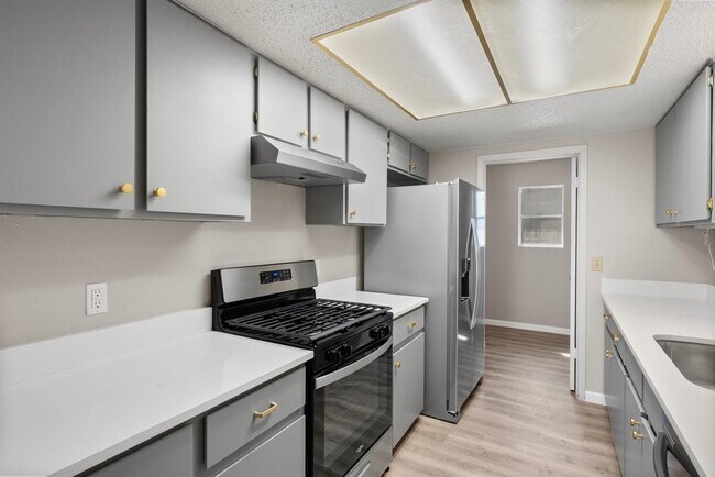 Building Photo - 2404 Broken Oak Dr